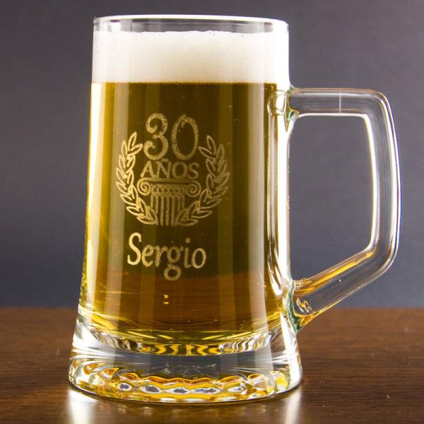Regalos personalizados: Cristaler&iacute;a personalizada: Jarra de cerveza en caja de madera para cumplea&ntilde;os