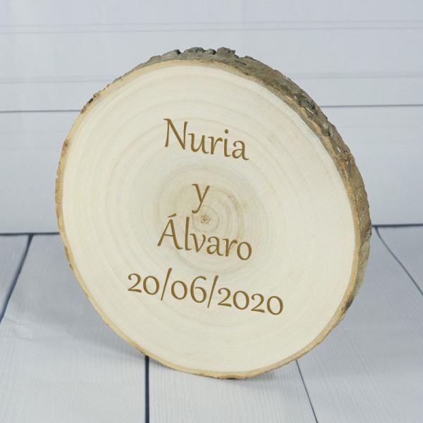 Base de madera natural grabada