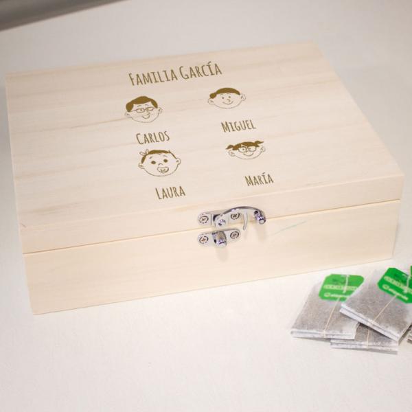 Caja de té grabada 'Familia Molona'