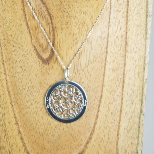 Colgante de plata rosetón personalizado