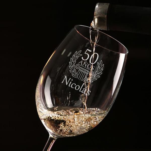 Copa de vino grabada para cumpleaños