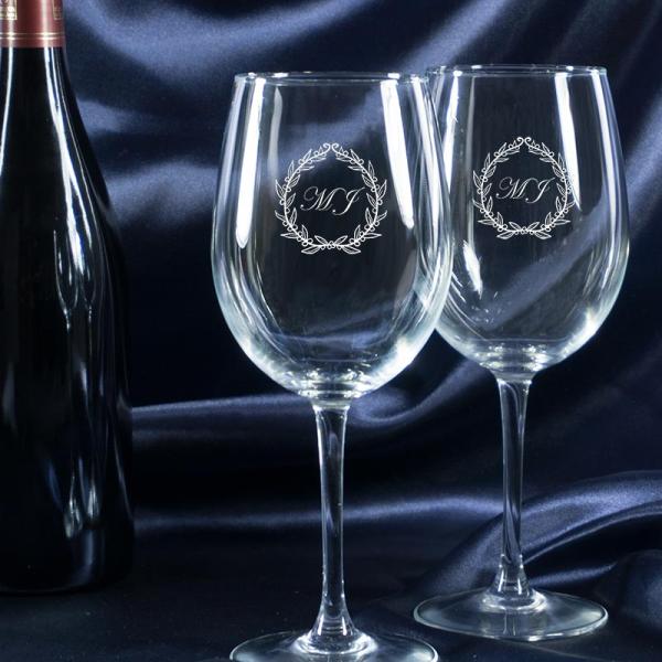 Regalos personalizados: Cristaler&iacute;a personalizada: Copas de vino grabadas con monograma