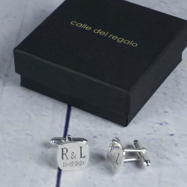 Gemelos cuadrados de plata grabados