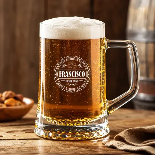 Jarra de cerveza con sello grabado