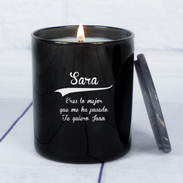 Vela grabada con nombre y dedicatoria