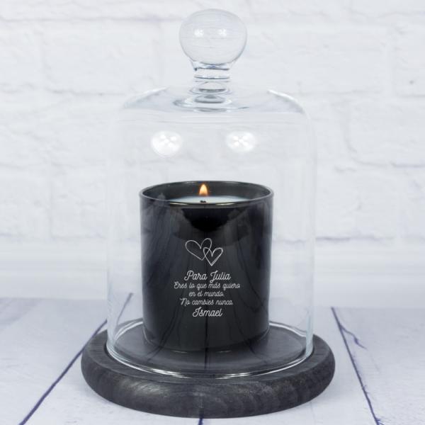 Vela grabada corazones con campana de cristal