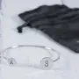 Regalos personalizados: Joyas personalizadas: Brazalete con iniciales grabadas