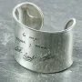 Regalos personalizados: Joyas personalizadas: Brazalete de plata personalizado con firmas