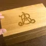 Regalos personalizados: Regalos con nombre: Caja de roble personalizada con monograma