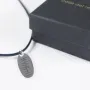 Regalos personalizados: Joyas personalizadas: Colgante de plata ovalado grabado 'Latidos'