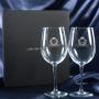 Regalos personalizados: Cristaler&iacute;a personalizada: Copas de vino con dos escudos grabado