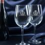 Regalos personalizados: Cristaler&iacute;a personalizada: Copas de vino con un escudo grabado