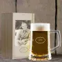Regalos personalizados: Cristaler&iacute;a personalizada: Jarra de cerveza grabada en caja de madera con foto