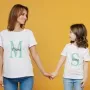 Regalos personalizados: Regalos con nombre: Pack camisetas mam&aacute; e hij@ personalizado Inicial