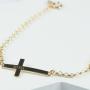 Regalos personalizados: Joyas personalizadas: Pulsera cruz personalizada ba&ntilde;ada en oro