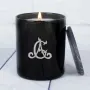 Vela personalizada con monograma grabado