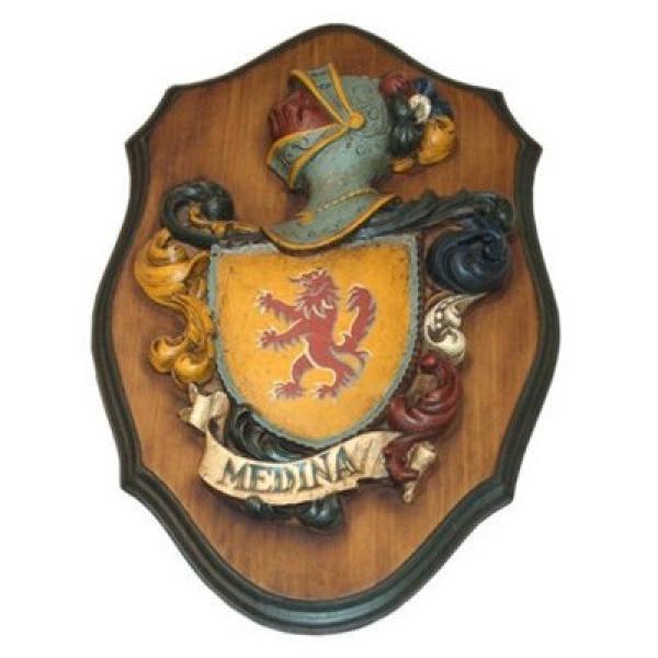 Metopa tallada con escudo heráldico