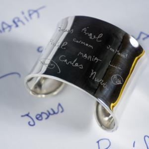 Brazalete de plata personalizado para profe