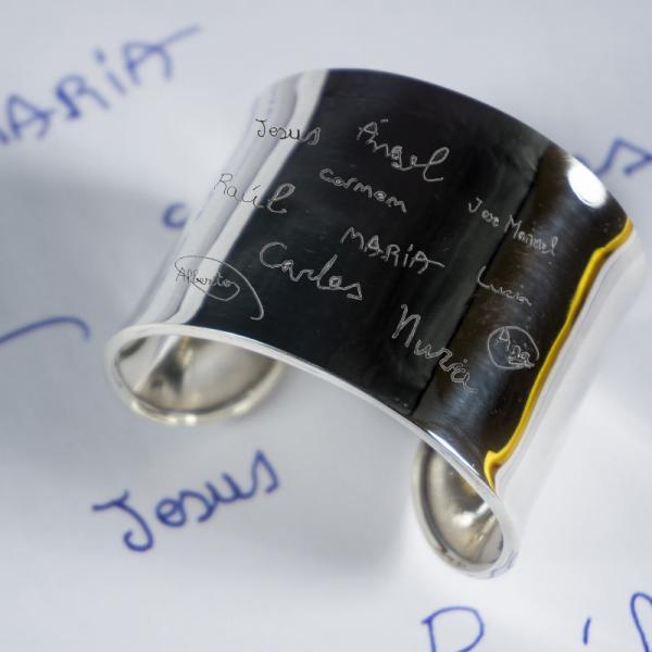 Brazalete de plata personalizado para profe