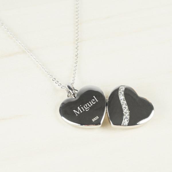 Colgante corazón de plata grabado para 2 fotos