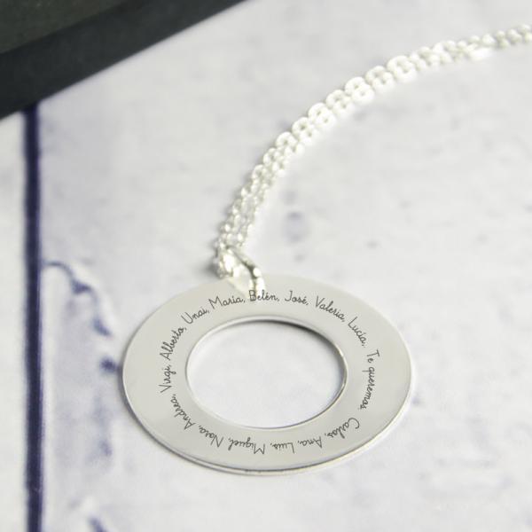 Colgante ficha de plata grabada para profe