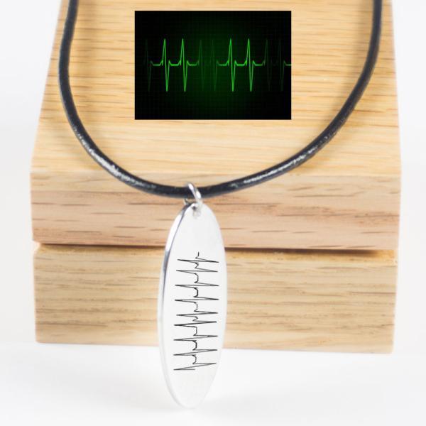 Colgante ovalado personalizado 'Latidos'