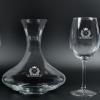 Cristalería personalizada: Copas de vino y decantador con escudo