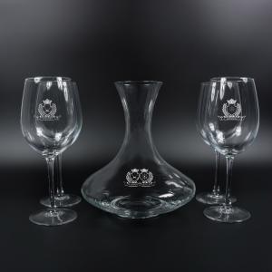 Copas y decantador con dos escudos