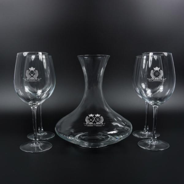 Copas y decantador con dos escudos