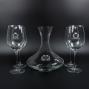 Regalos personalizados: Cristaler&iacute;a personalizada: Copas y decantador con dos escudos