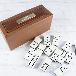 Dominó con nombre grabado