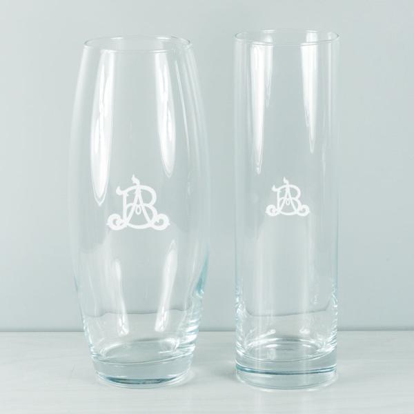 Florero grabado con monograma