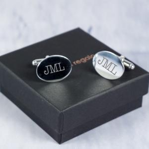 Gemelos de plata con iniciales grabadas