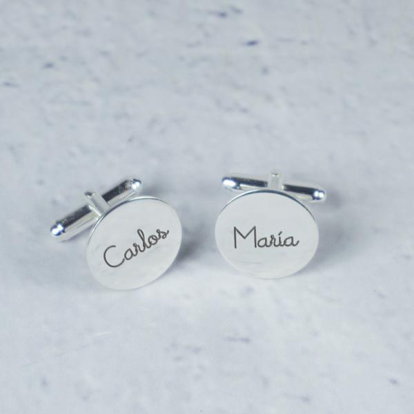 Gemelos de plata redondos grabados