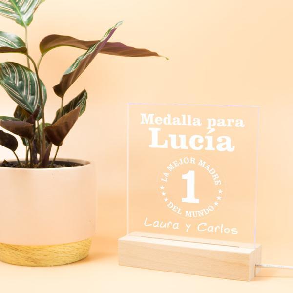 Lámpara led grabada con medalla a la mejor madre