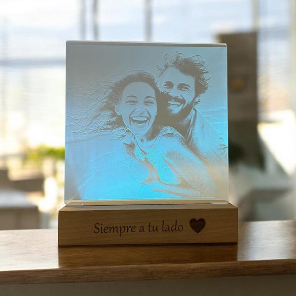 Lámpara LED personalizada con foto grabada