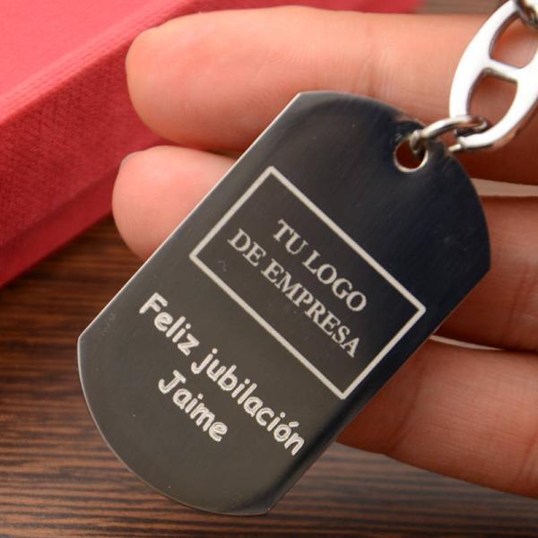 Llavero con logo grabado