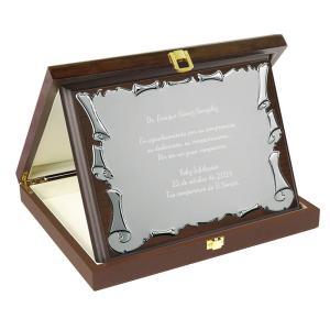 Placa de homenaje personalizada en caja de madera