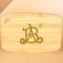 Regalos personalizados: Dise&ntilde;o y decoraci&oacute;n: Tabla de madera con monograma grabado