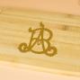 Regalos personalizados: Dise&ntilde;o y decoraci&oacute;n: Tabla de madera con monograma grabado