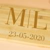 Diseño y decoración: Tabla de madera grabada con monograma