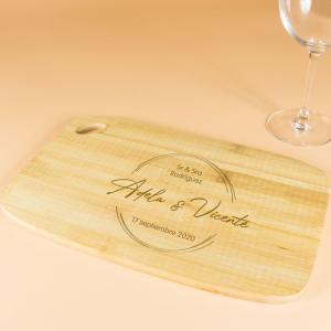 Tabla de madera para pareja grabada