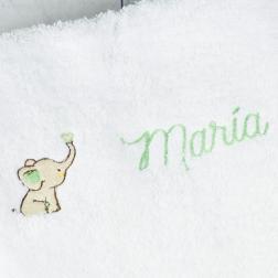 Toalla infantil con nombre bordado