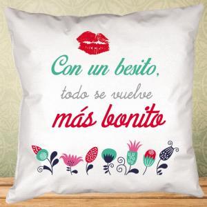 Cojín besito personalizado