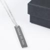 Joyas personalizadas: Colgante vertical personalizado con nombre Joyas personalizadas: Colgante vertical personalizado con nombre
