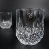 Cristalería personalizada: Vasos de whisky tallados grabados con inicial Cristalería personalizada: Vasos de whisky tallados grabados con inicial