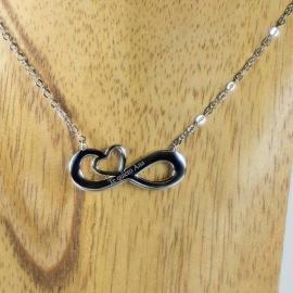 Colgante infinito de plata grabada Colgante infinito de plata grabada
