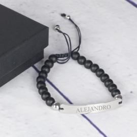 Pulsera con bolitas y chapa grabada Pulsera con bolitas y chapa grabada