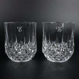 Vasos de whisky tallados grabados con inicial Vasos de whisky tallados grabados con inicial