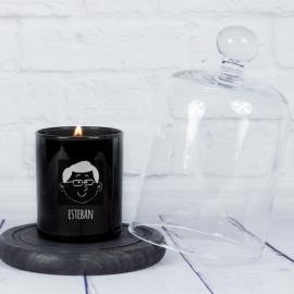 Vela grabada 'Familia Molona' con campana de cristal Vela grabada 'Familia Molona' con campana de cristal